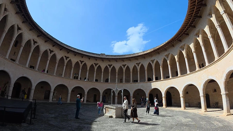 Hidden spots in Palma with quiet streets, courtyards and coastal corners
