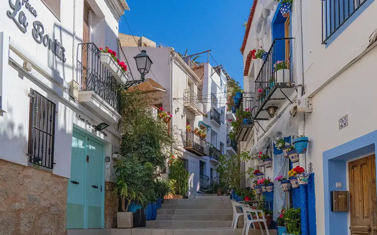 Alicante city break guide with beaches, old town walks and food ideas