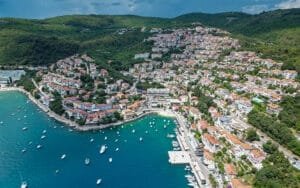 Read more about the article Discover Croatia in 2025: A Mediterranean Paradise of History, Beauty, and Adventure